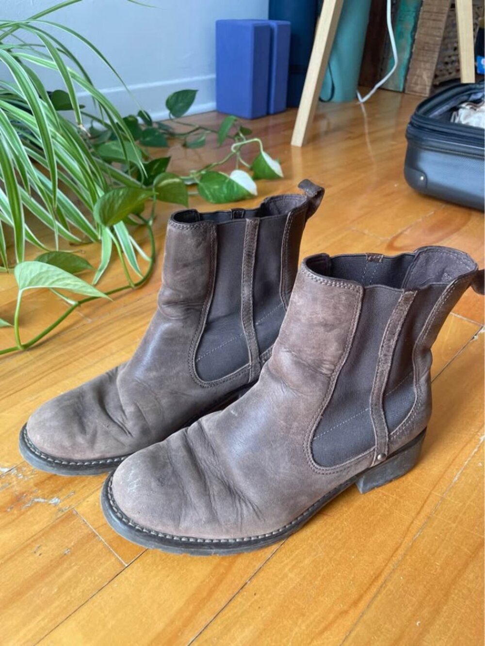 Clarks Brown Leather Chelsea Boots. Size 7